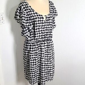 Dots Black & White Houndstooth Dress, Ruffled Sleeves, Size 1X